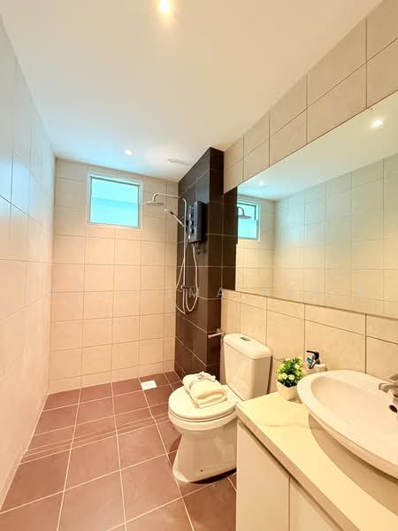 Apartment for Sale at Harbour View Residence - NURULISMA HANIS - Bathroom - PropertyGuru.com.my