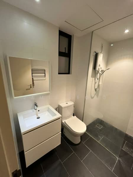 Servis Apartment untuk Disewa di SqWhere Service Apartments - Jamie Leong - Bathroom - PropertyGuru.com.my