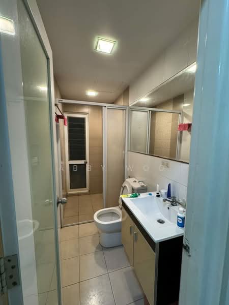 Kondominium untuk Disewa di The Zest @ Kinrara 9 - Abby Woo - Bathroom - PropertyGuru.com.my