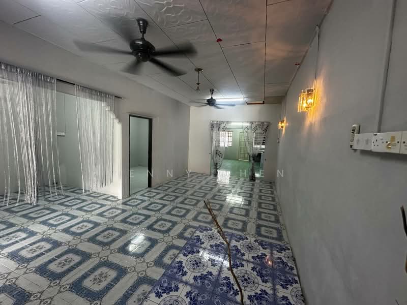 Rumah Teres 1 Tingkat untuk Dijual di Taman Indah (Tanjong Rambutan) - PENNY CHEN - Living Room - PropertyGuru.com.my