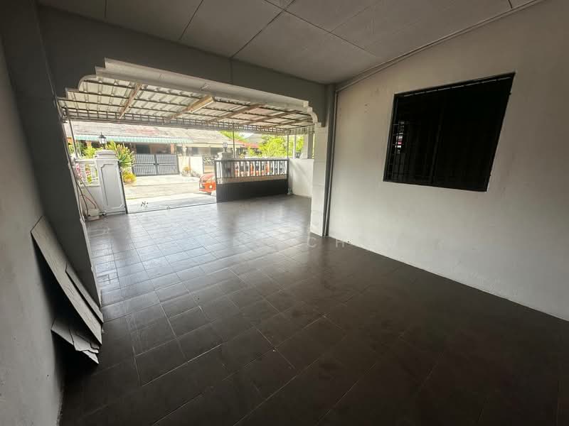 Rumah Teres 1 Tingkat untuk Dijual di Taman Indah (Tanjong Rambutan) - PENNY CHEN - Entrance - PropertyGuru.com.my