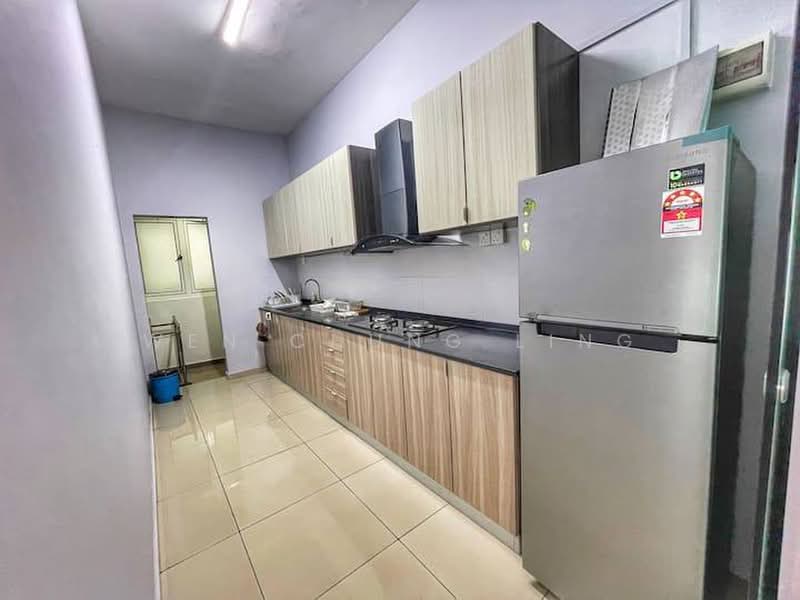 Service Residence for Sale at D'carlton (Residensi Seri Mega) - Wen Chung Ling - Kitchen - PropertyGuru.com.my