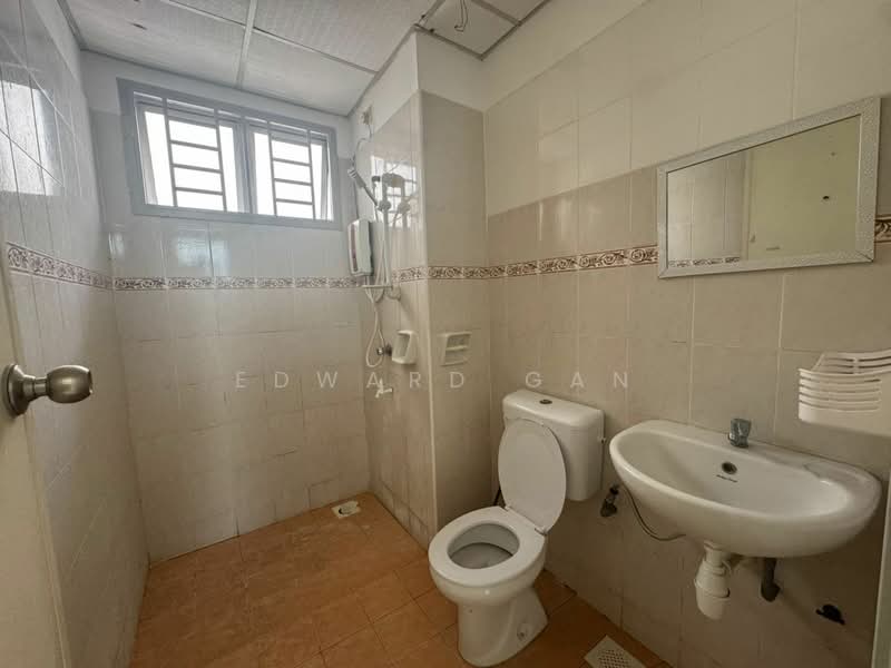Servis Apartment untuk Dijual di Nusa Perdana Serviced Apartment - Edward Gan - Bathroom - PropertyGuru.com.my