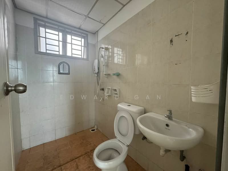 Servis Apartment untuk Dijual di Nusa Perdana Serviced Apartment - Edward Gan - Bathroom - PropertyGuru.com.my