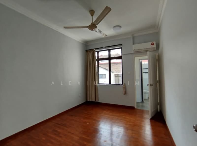 Rumah Teres 2-Tingkat untuk Disewa di Taman Sutera (Johor Bahru) - Alexius Lim - Bedroom - PropertyGuru.com.my