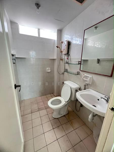 Pangsapuri untuk Disewa di Lake View Suites - Robbie Tan - Bathroom - PropertyGuru.com.my