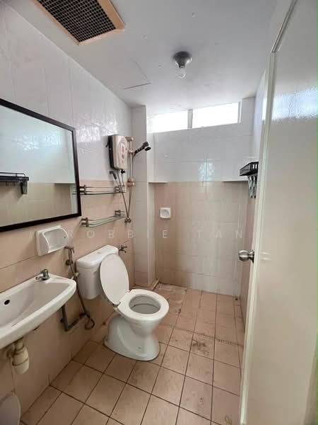 Pangsapuri untuk Disewa di Lake View Suites - Robbie Tan - Bathroom - PropertyGuru.com.my