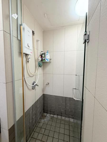 Apartment for Sale at Larkin Residence (Phase Three) - Robbie Tan - Bathroom - PropertyGuru.com.my