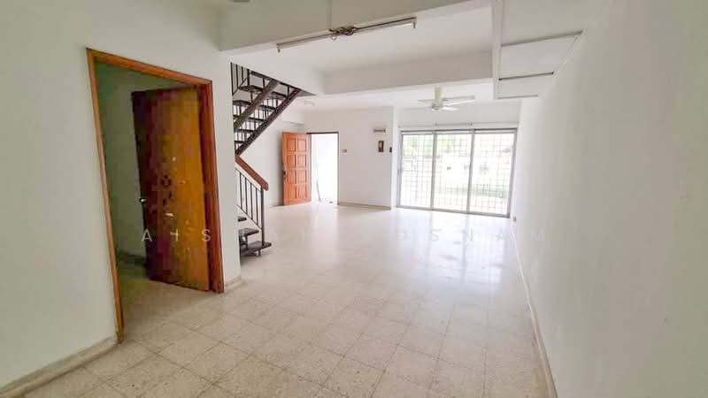 2-storey Terraced House for Sale in Taman Serdang Raya (Seri Kembangan) - Aishah Rosnam - Living Room - PropertyGuru.com.my