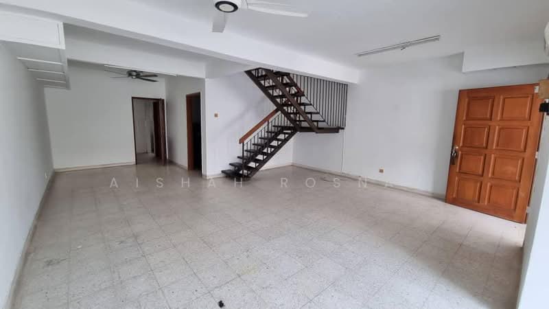 2-storey Terraced House for Sale in Taman Serdang Raya (Seri Kembangan) - Aishah Rosnam - Living Room - PropertyGuru.com.my