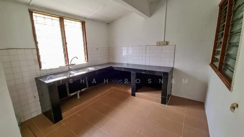 2-storey Terraced House for Sale in Taman Serdang Raya (Seri Kembangan) - Aishah Rosnam - Kitchen - PropertyGuru.com.my