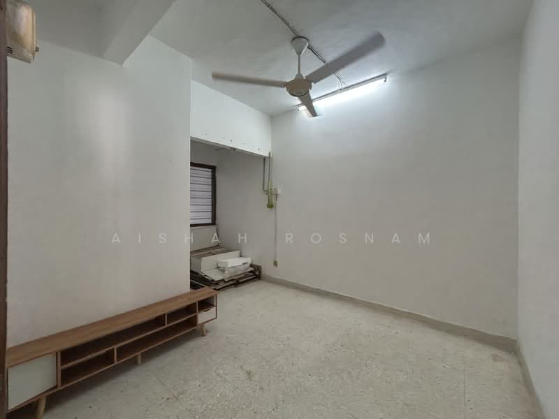 2-storey Terraced House for Sale in Taman Serdang Raya (Seri Kembangan) - Aishah Rosnam - Bedroom@Ground Floor - PropertyGuru.com.my