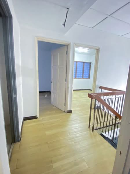 2-storey Terraced House for Sale in Taman Serdang Raya (Seri Kembangan) - Aishah Rosnam - Corridor - PropertyGuru.com.my