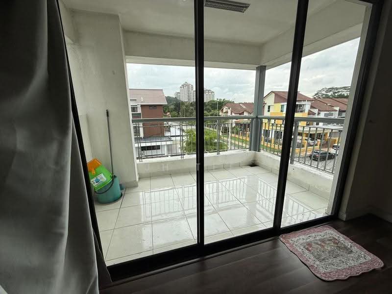 Rumah Berkembar untuk Dijual di Sutera Damansara (Damansara Damai) - JH Tee - Balcony - PropertyGuru.com.my