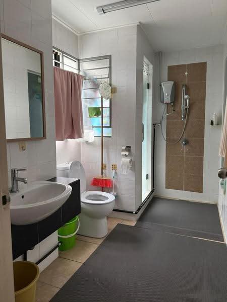 Rumah Berkembar untuk Dijual di Sutera Damansara (Damansara Damai) - JH Tee - Bathroom - PropertyGuru.com.my
