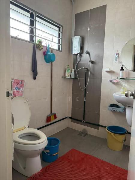 Rumah Berkembar untuk Dijual di Sutera Damansara (Damansara Damai) - JH Tee - Bathroom - PropertyGuru.com.my