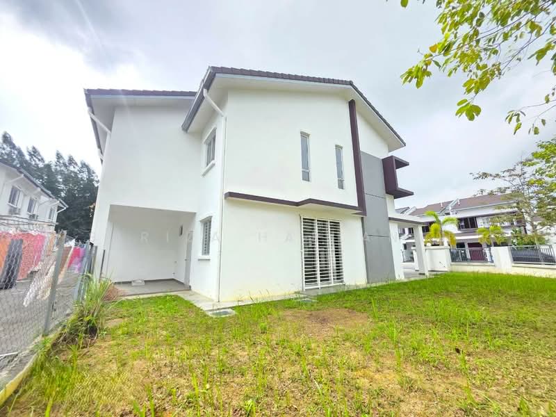 2-storey Terraced House for Sale in Bandar Rimbayu (Telok Panglima Garang) - Sariza Hartanah - Exterior - PropertyGuru.com.my