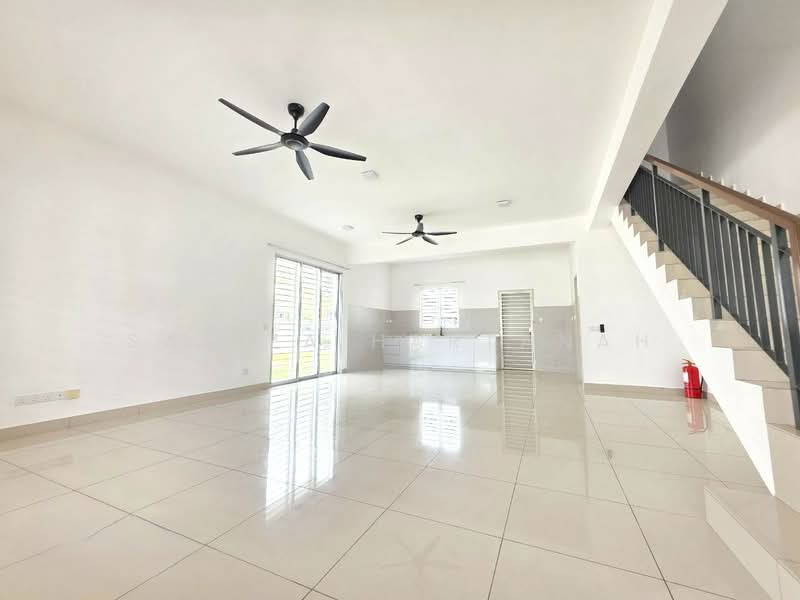 2-storey Terraced House for Sale in Bandar Rimbayu (Telok Panglima Garang) - Sariza Hartanah - Living Room - PropertyGuru.com.my