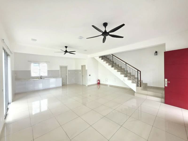 2-storey Terraced House for Sale in Bandar Rimbayu (Telok Panglima Garang) - Sariza Hartanah - Living Room - PropertyGuru.com.my