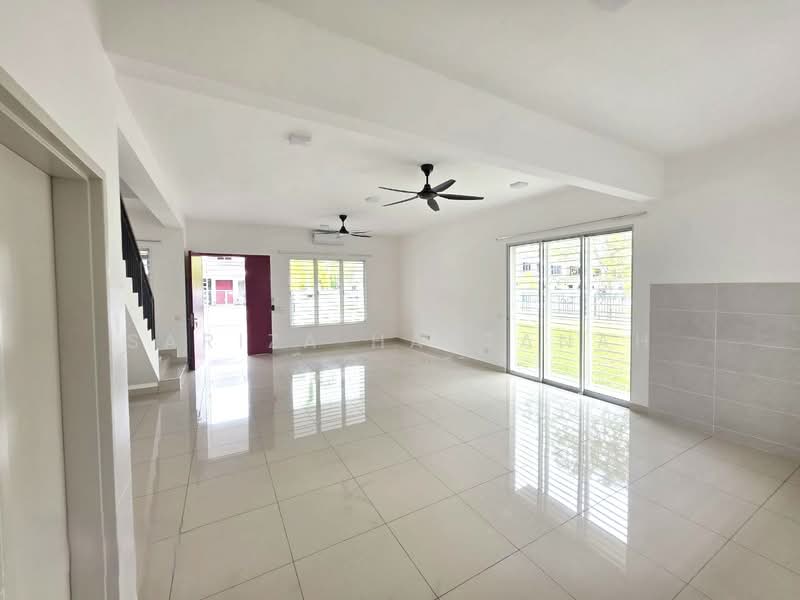 2-storey Terraced House for Sale in Bandar Rimbayu (Telok Panglima Garang) - Sariza Hartanah - Living Room - PropertyGuru.com.my