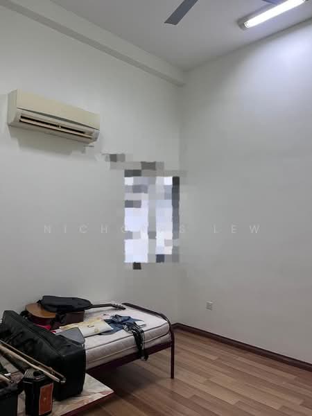 Kondominium untuk Dijual di Bayan Villa, Seri Kembangan - Nicholas Lew - Bedroom - PropertyGuru.com.my
