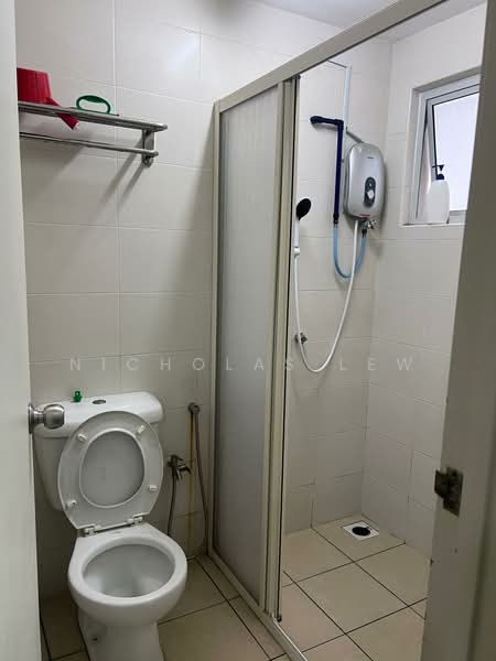 Kondominium untuk Dijual di Bayan Villa, Seri Kembangan - Nicholas Lew - Bathroom - PropertyGuru.com.my