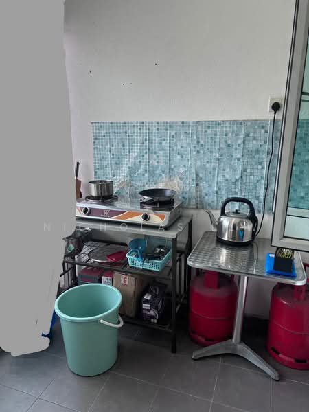 Kondominium untuk Dijual di Bayan Villa, Seri Kembangan - Nicholas Lew - Kitchen - PropertyGuru.com.my
