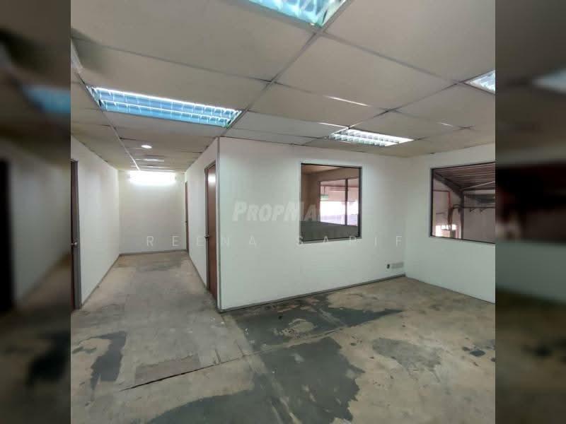 Warehouse for Rent in Warehouse Jalan Bukit Kemuning (Shah Alam) - Reena Sarif - Corridor - PropertyGuru.com.my