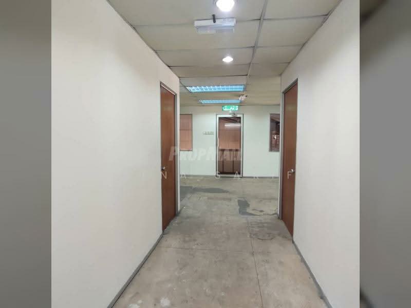 Warehouse for Rent in Warehouse Jalan Bukit Kemuning (Shah Alam) - Reena Sarif - Corridor - PropertyGuru.com.my