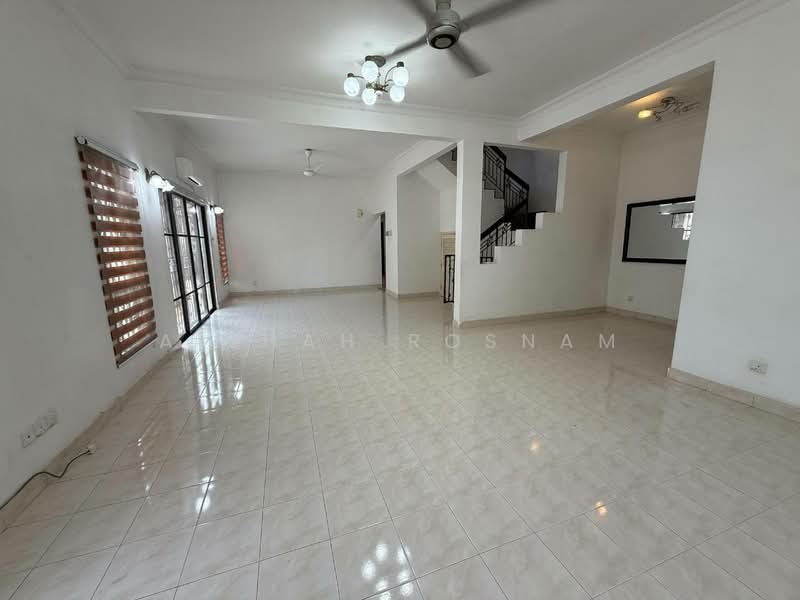 2.5-storey Terraced House for Sale in Presint 16 (Putrajaya) - Aishah Rosnam - Living Room - PropertyGuru.com.my