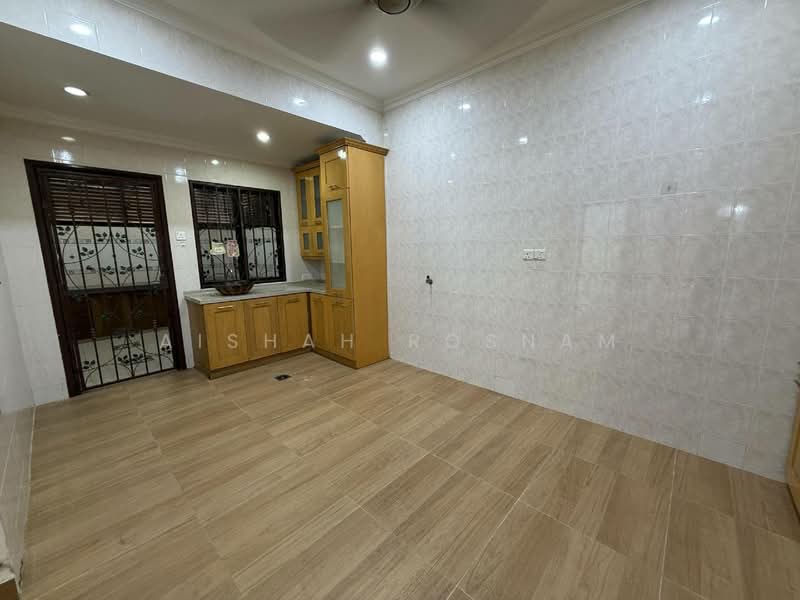 2.5-storey Terraced House for Sale in Presint 16 (Putrajaya) - Aishah Rosnam - Kitchen - PropertyGuru.com.my