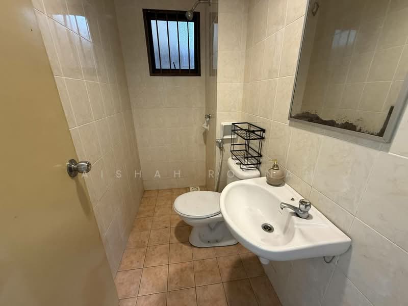 2.5-storey Terraced House for Sale in Presint 16 (Putrajaya) - Aishah Rosnam - Bathroom - PropertyGuru.com.my