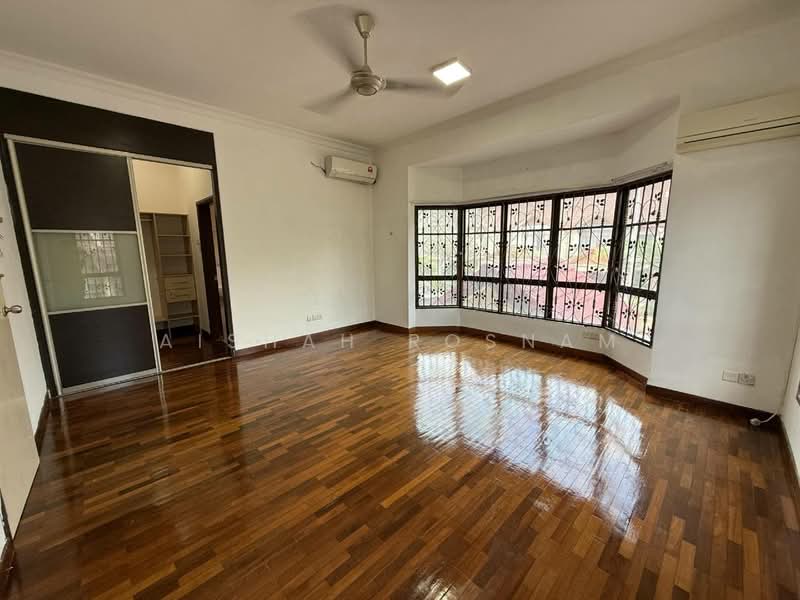 2.5-storey Terraced House for Sale in Presint 16 (Putrajaya) - Aishah Rosnam - Master Bedroom - PropertyGuru.com.my