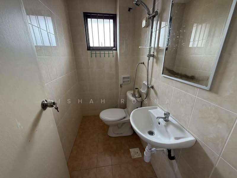 2.5-storey Terraced House for Sale in Presint 16 (Putrajaya) - Aishah Rosnam - Bathroom - PropertyGuru.com.my