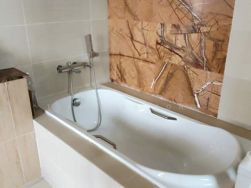 Semi-Detached House for Sale in Taman Bukit Kuchai (Bandar Kinrara) - Tian Sing Fong - Bathroom - PropertyGuru.com.my