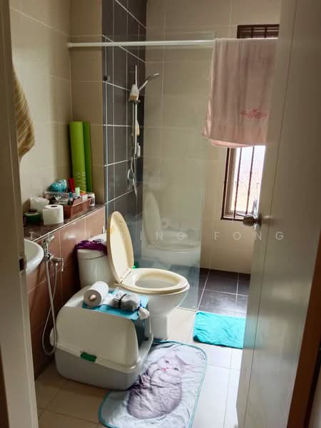 Semi-Detached House for Sale in Taman Bukit Kuchai (Bandar Kinrara) - Tian Sing Fong - Bathroom - PropertyGuru.com.my