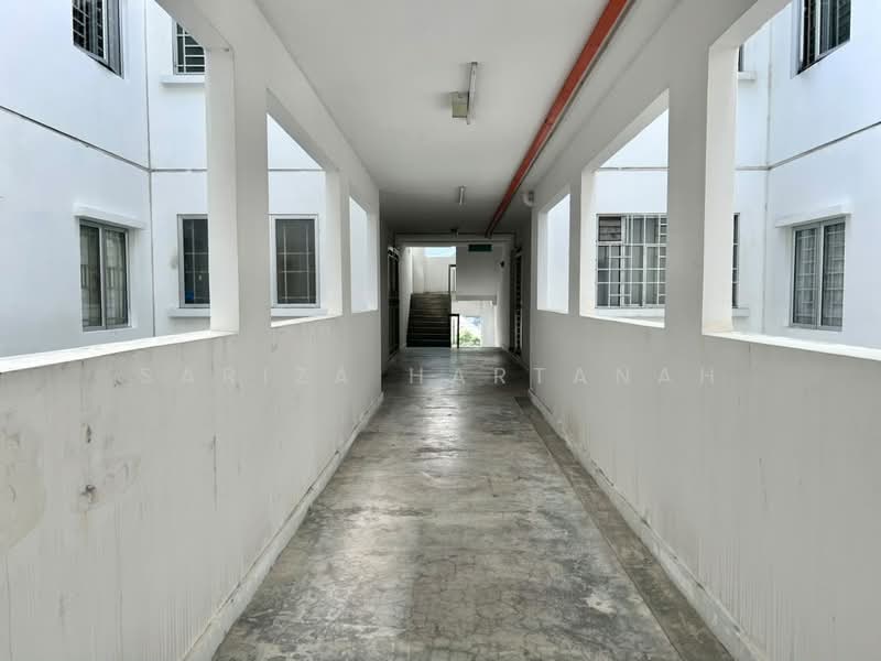 Apartment for Sale at Seri Baiduri - Sariza Hartanah - Corridor - PropertyGuru.com.my