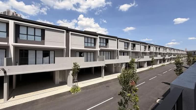 Rumah Teres 3-Tingkat untuk Dijual di Taman Bukit Serdang (Seri Kembangan) - Alice Kuon - Exterior - PropertyGuru.com.my