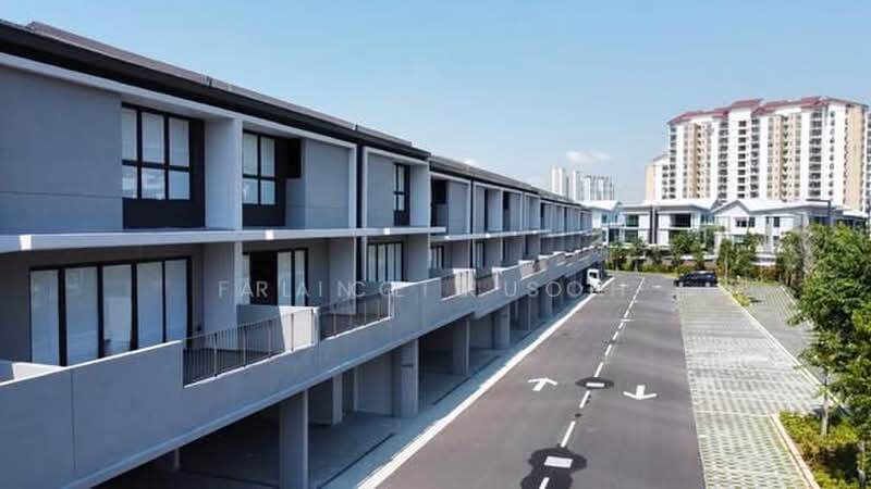 Rumah Teres 3-Tingkat untuk Dijual di Taman Bukit Serdang (Seri Kembangan) - Alice Kuon - Exterior - PropertyGuru.com.my