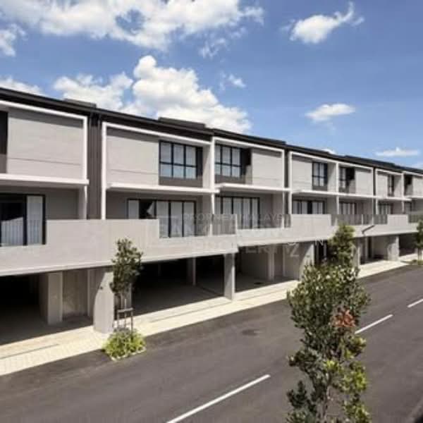 Rumah Teres 3-Tingkat untuk Dijual di Taman Bukit Serdang (Seri Kembangan) - Alice Kuon - Exterior - PropertyGuru.com.my
