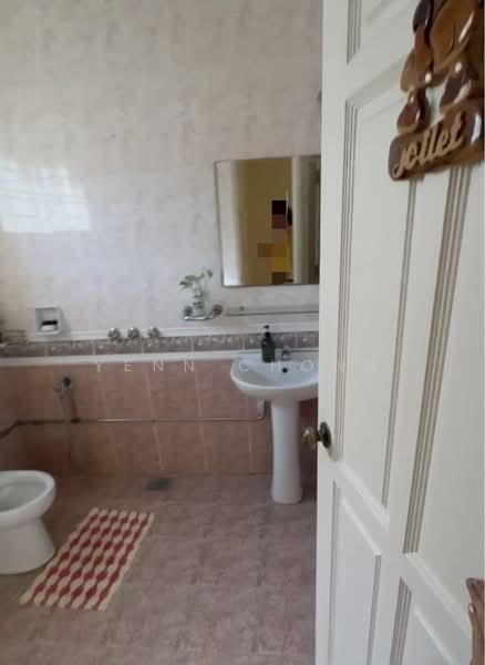 2-storey Terraced House for Sale in Taman Overseas Union (Taman Oug) (Jalan Klang Lama (Old Klang Road)) - Yenn Chong - Bathroom - PropertyGuru.com.my