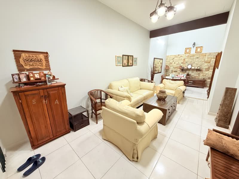 1-storey Terraced House for Sale in Telok Panglima Garang (Selangor) - SHAH REZA SASMAT - Living Room - PropertyGuru.com.my