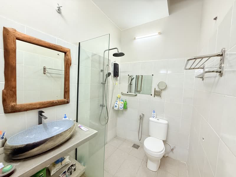 1-storey Terraced House for Sale in Telok Panglima Garang (Selangor) - SHAH REZA SASMAT - Bathroom - PropertyGuru.com.my