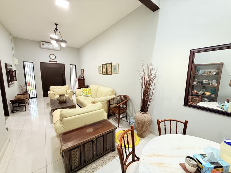 1-storey Terraced House for Sale in Telok Panglima Garang (Selangor) - SHAH REZA SASMAT - Living Room - PropertyGuru.com.my