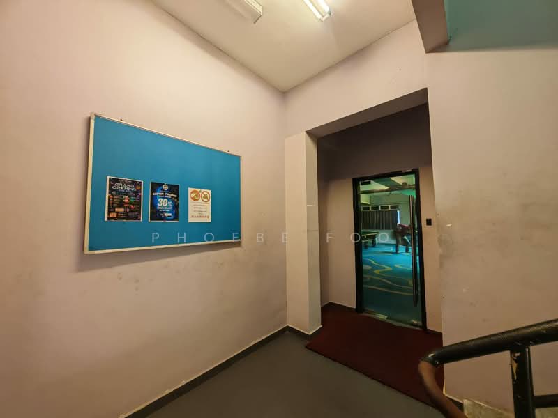 Shop / Office for Sale in Taman Bukit Dahlia (Pasir Gudang) - Phoebe Foo - Corridor - PropertyGuru.com.my