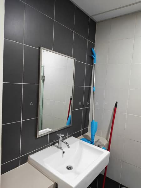 Servis Apartment untuk Dijual di Centrestage Designer Suite - Alvin Seah - Bathroom - PropertyGuru.com.my