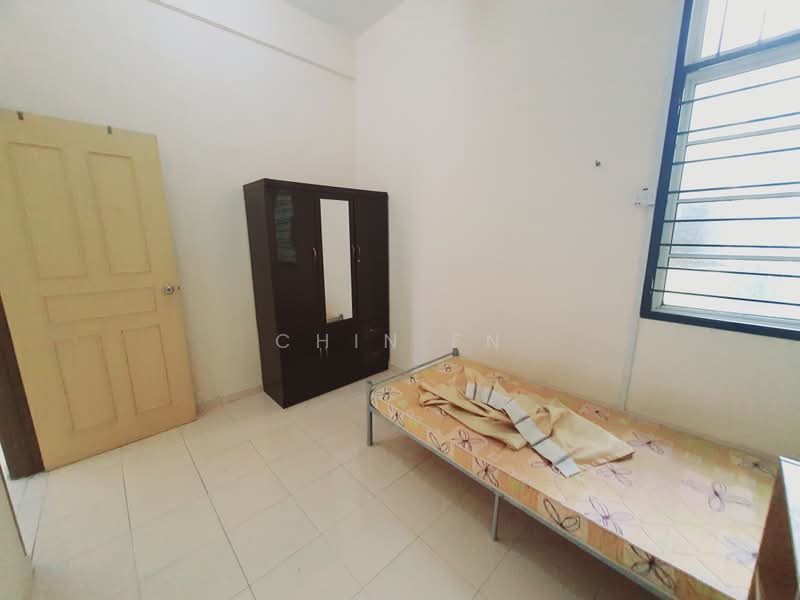 Apartment for Sale at Pangsapuri Bukit Beruang Bestari (University View) - CHIN FN - Bedroom - PropertyGuru.com.my