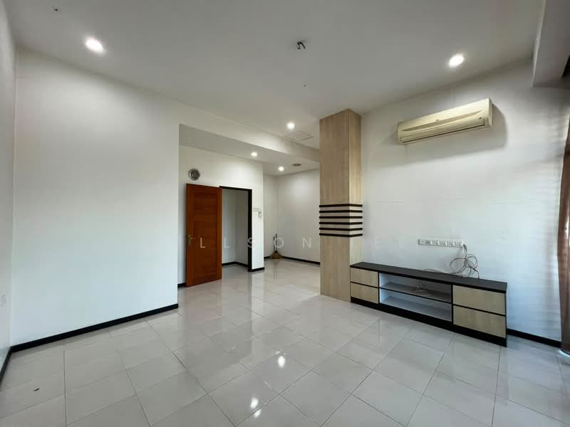 Rumah Teres 2.5 Tingkat untuk Disewa di Taman Tambun Permai (Simpang Ampat) - Willson Lee - Living Room - PropertyGuru.com.my