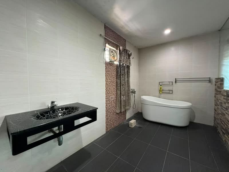 Rumah Teres 2.5 Tingkat untuk Disewa di Taman Tambun Permai (Simpang Ampat) - Willson Lee - Bathroom - PropertyGuru.com.my