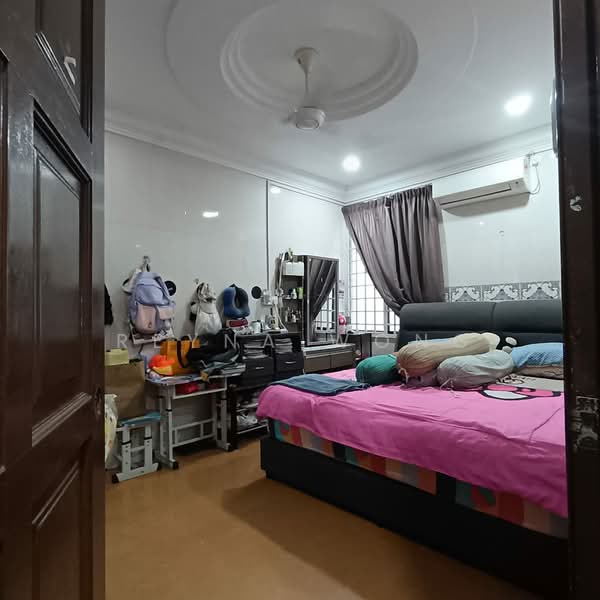 Rumah Flat untuk Dijual di Bandar Baru Uda - Reyna Wong - Bedroom - PropertyGuru.com.my